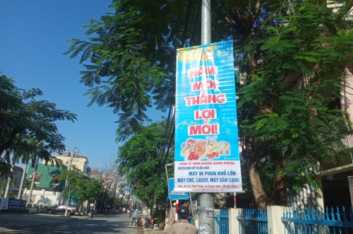 Treo cờ phướn tại Quảng Ngãi có tác dụng gì? Chất liệu và kích thước sử dụng